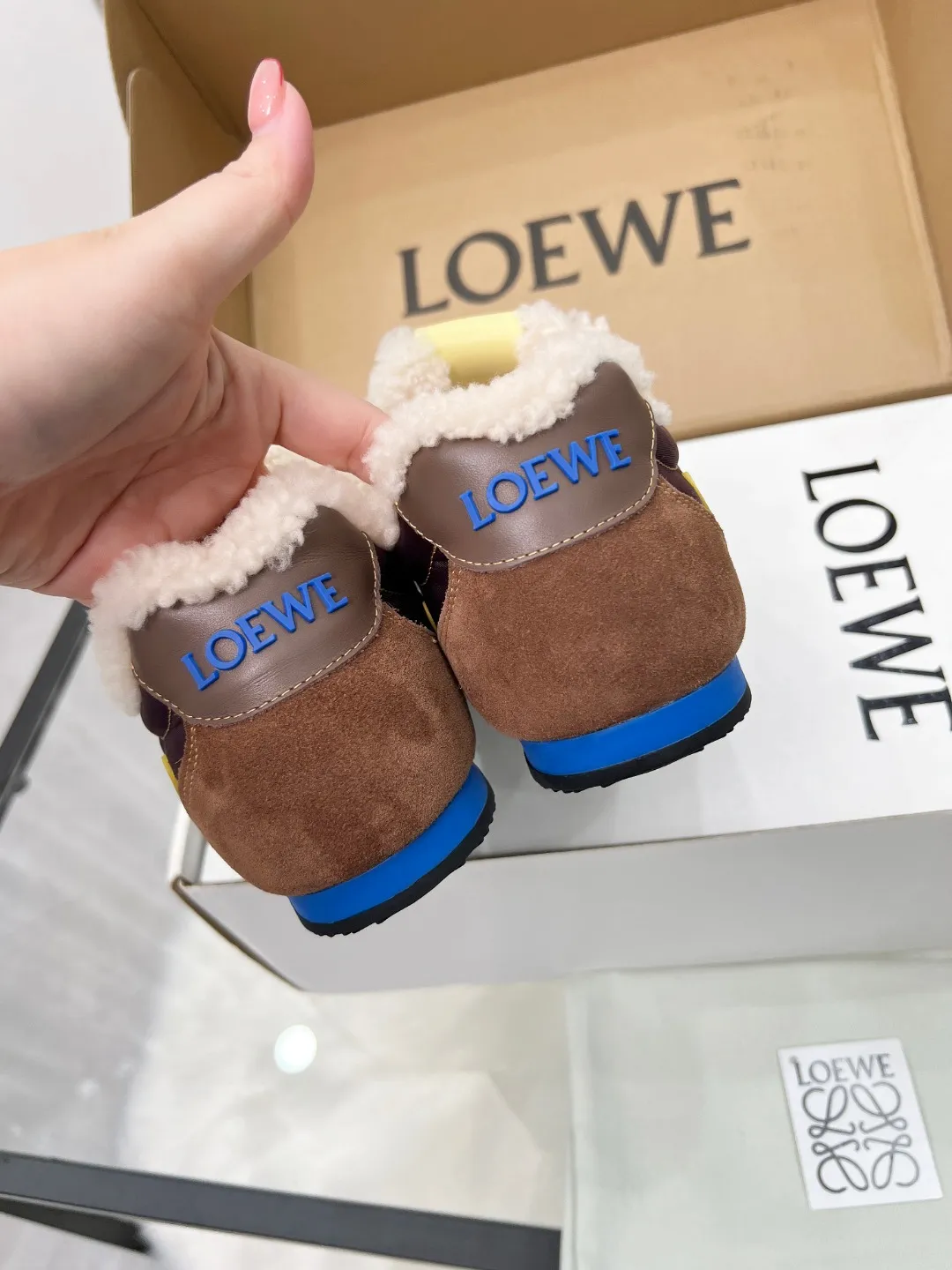 👟👟Ex-factory price 500👟👟 Male +10 2025 autumn and winter Maoli new style, the same style as Wang Yibo! Loewe Ballet Runner 2.0 sports shoes for couples, moral training shoes, new color matching retro series running shoes, standard size: women's size 35-40, men's size 39-45, button ➕20